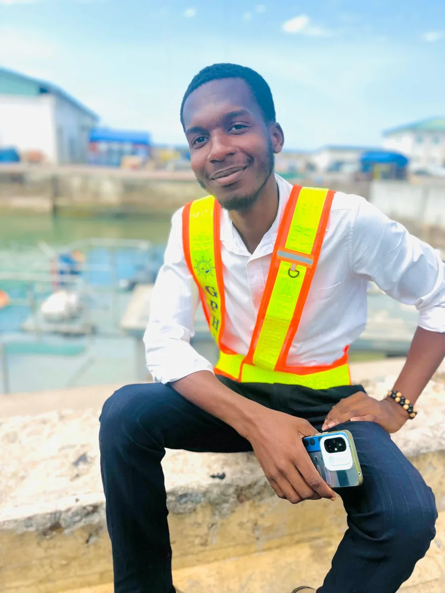 Leonard at the harbour